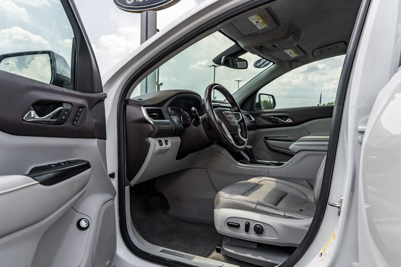 Used 2018 GMC Acadia SLT FWD image 19