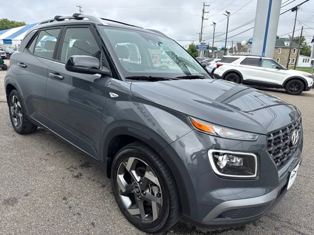 Used 2024 Hyundai Venue Limited FWD image 4