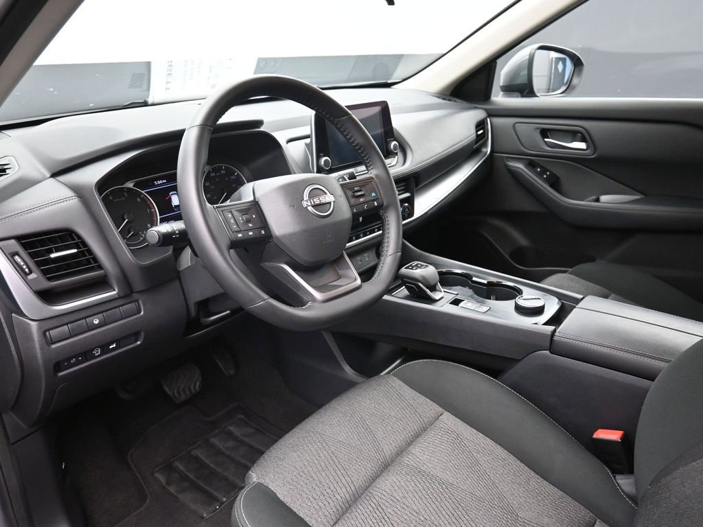 Used 2025 Nissan Rogue SV AWD/4WD image 18