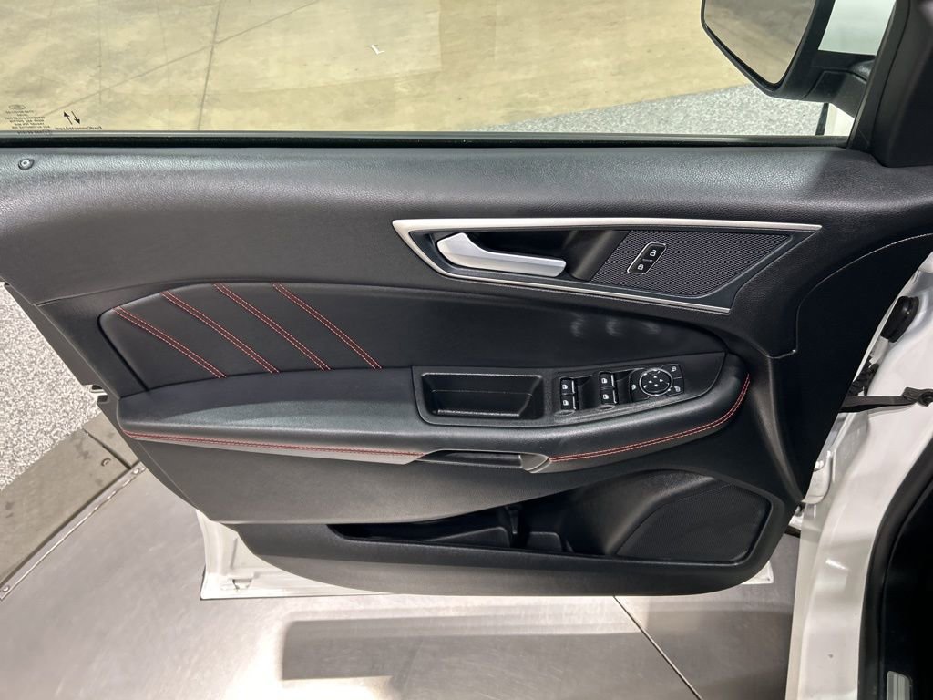 Certified 2024 Ford Edge ST-Line w/ Class II Trailer Tow Package image 15