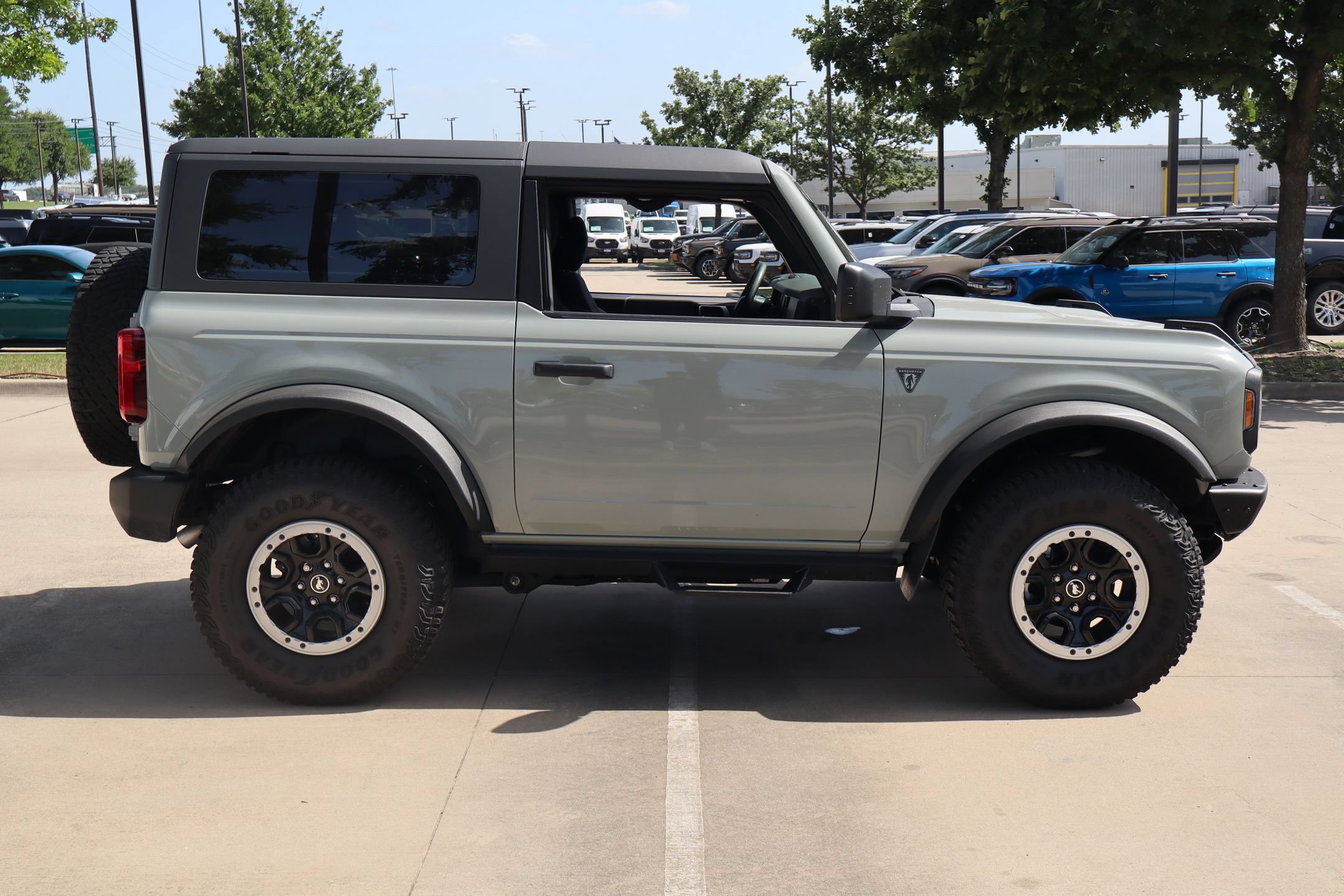 Certified 2022 Ford Bronco 2-Door w/ Sasquatch Package AWD/4WD image 2