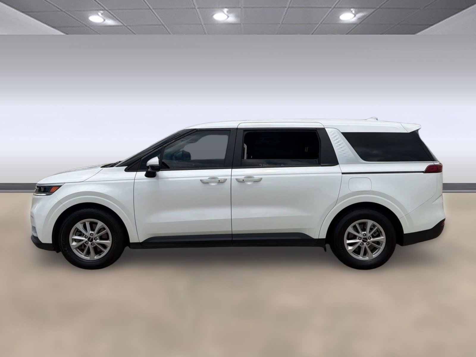 Used 2023 Kia Carnival LX FWD image 2