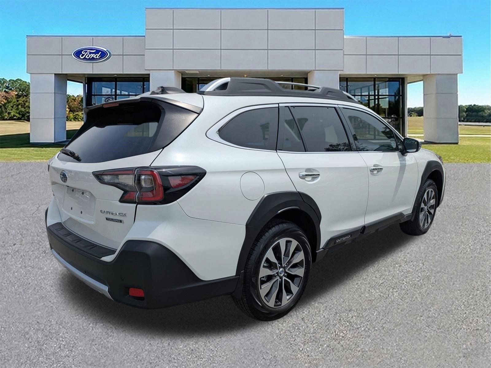 Used 2025 Subaru Outback Touring w/ Popular Package #2 AWD/4WD image 3