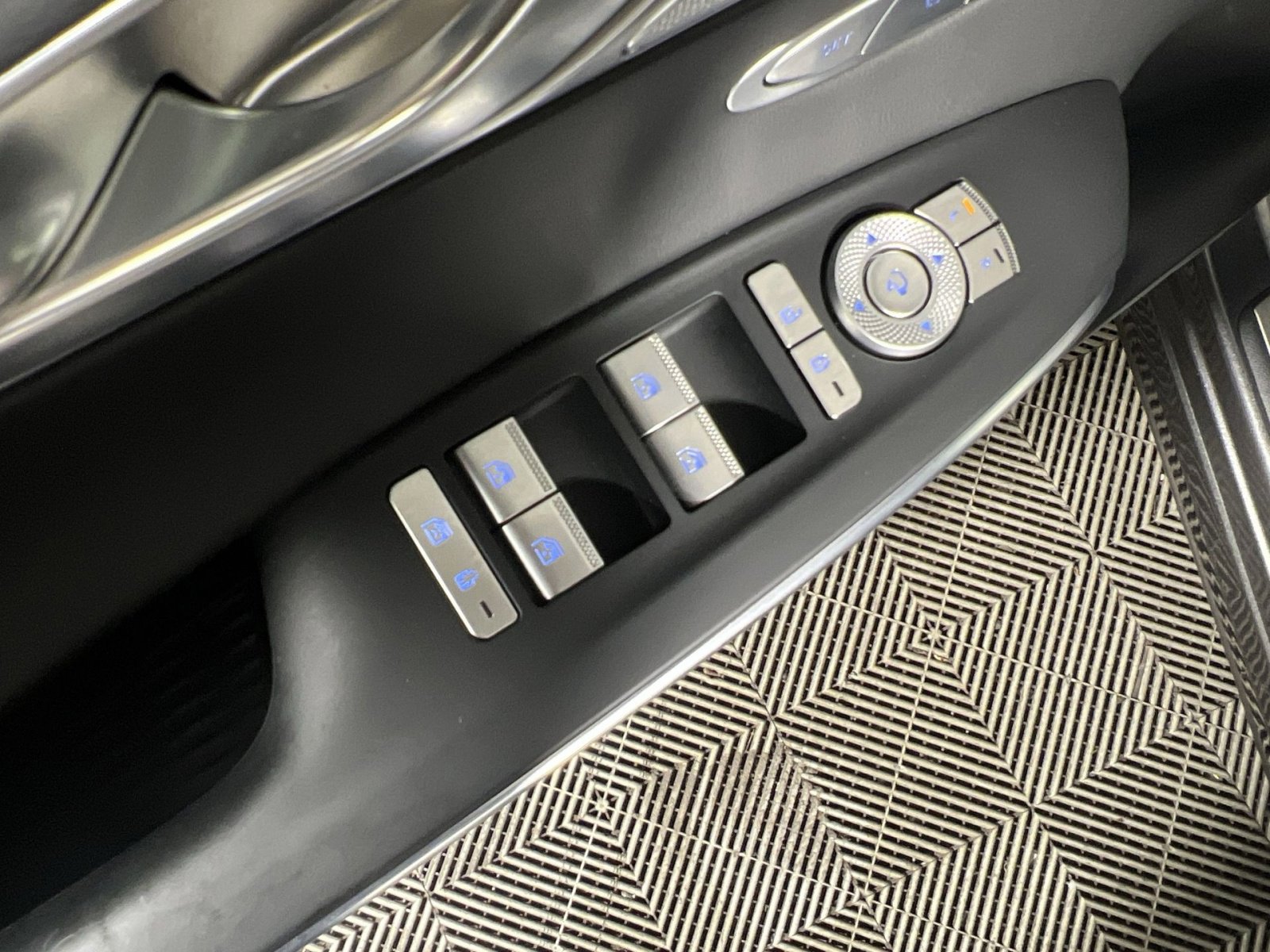 Used 2023 Genesis GV70 2.5T w/ Select Package image 15