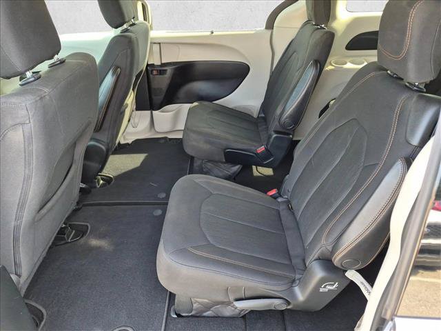 Used 2018 Chrysler Pacifica Touring Plus FWD image 22