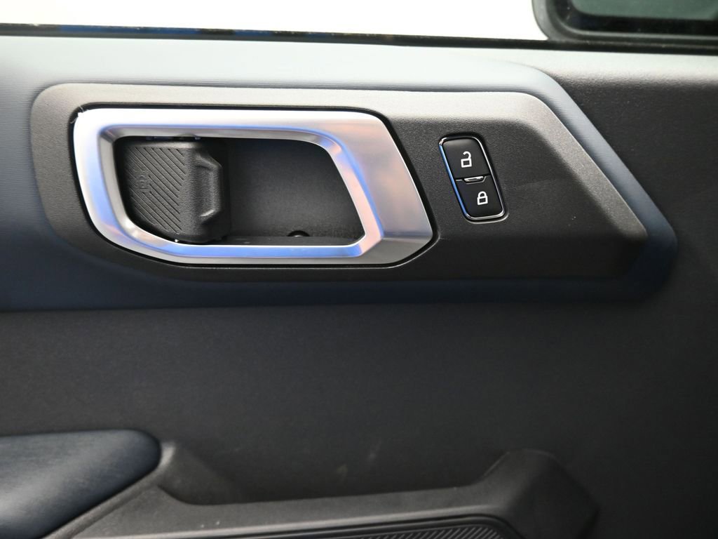 Certified 2026 Ford Bronco Heritage Edition AWD/4WD image 11