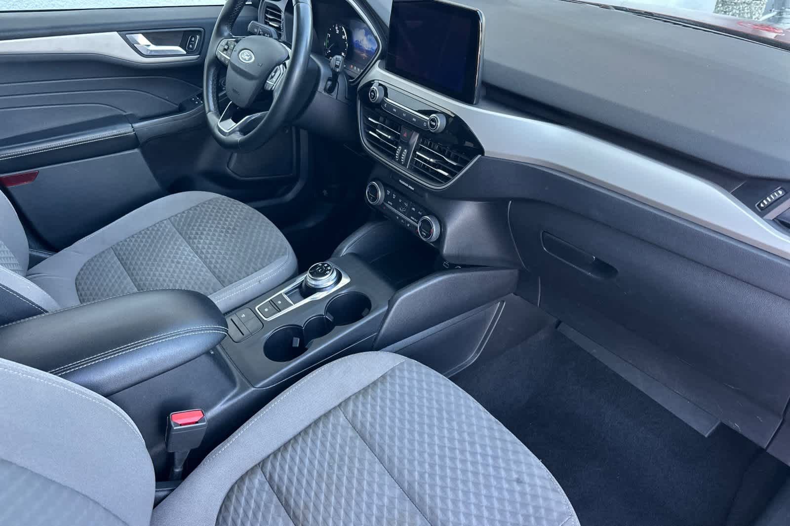Certified 2021 Ford Escape SE w/ SE Sport Appearance Package FWD image 16
