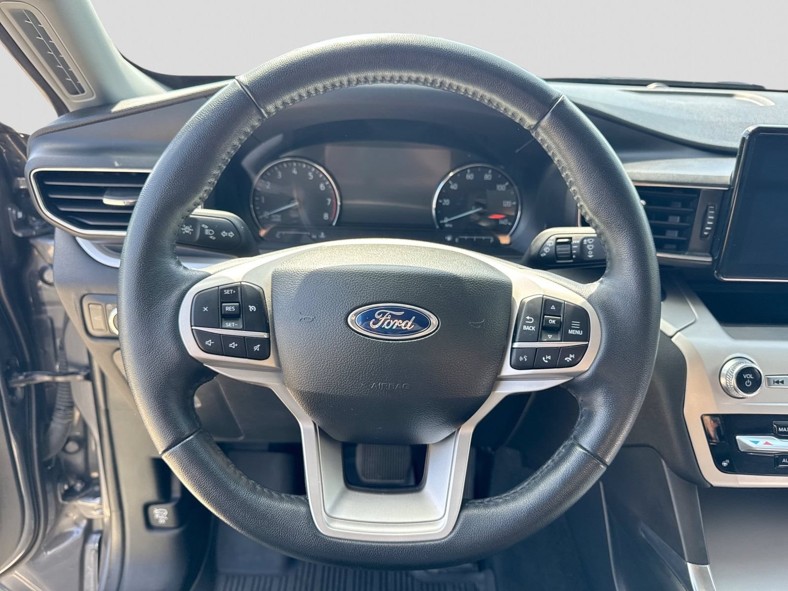 Certified 2022 Ford Explorer XLT w/ Equipment Group 202A AWD/4WD image 27