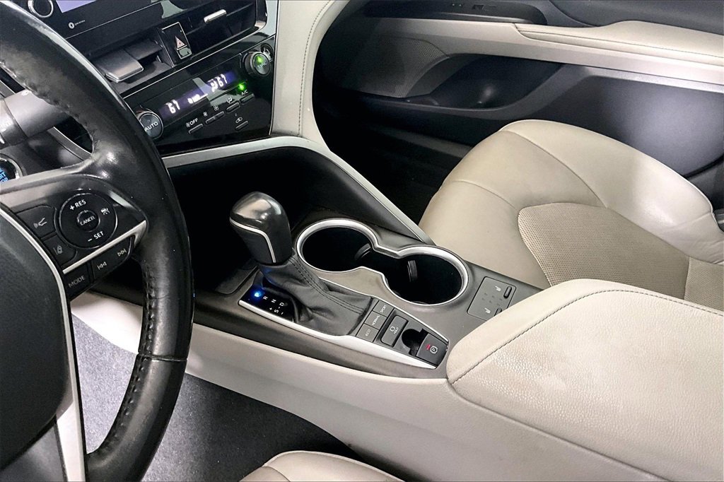 Used 2021 Toyota Camry XLE image 13