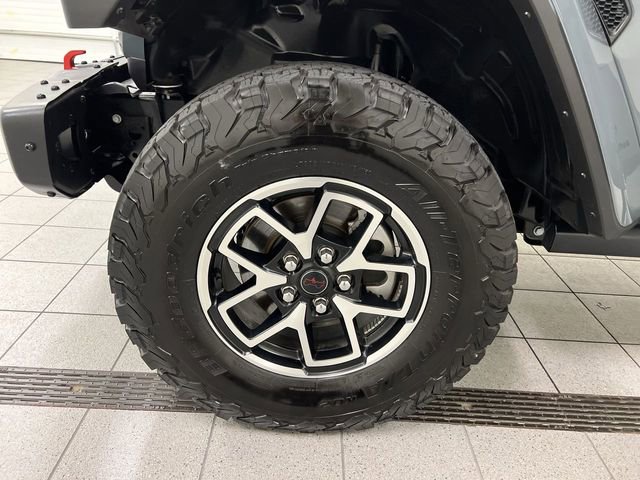 Used 2025 Jeep Wrangler Unlimited Rubicon AWD/4WD image 9