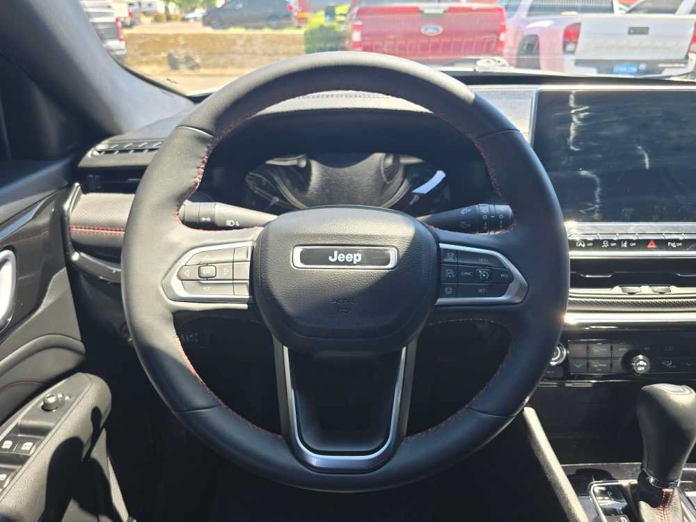 Used 2023 Jeep Compass Trailhawk w/ Trailhawk Convenience Group AWD/4WD image 11