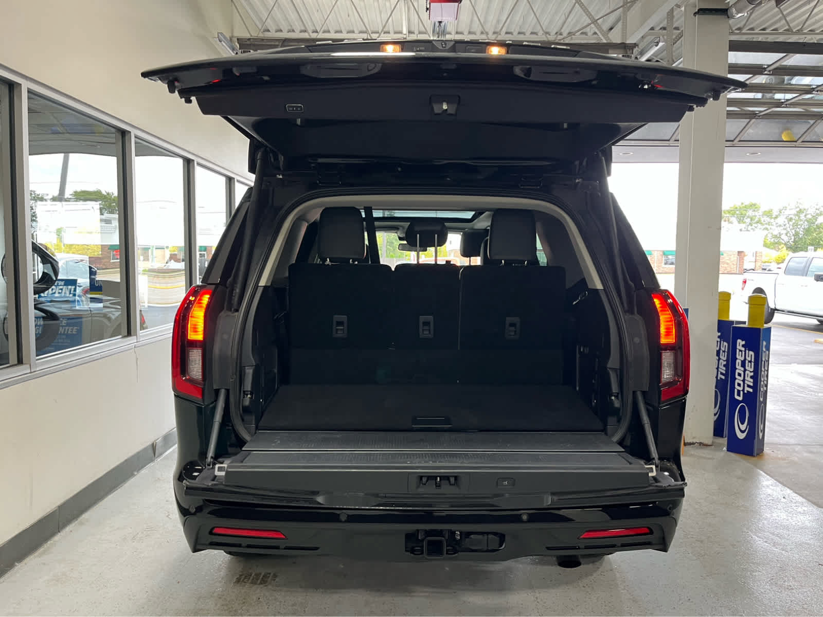 Certified 2025 Ford Expedition Active AWD/4WD image 13