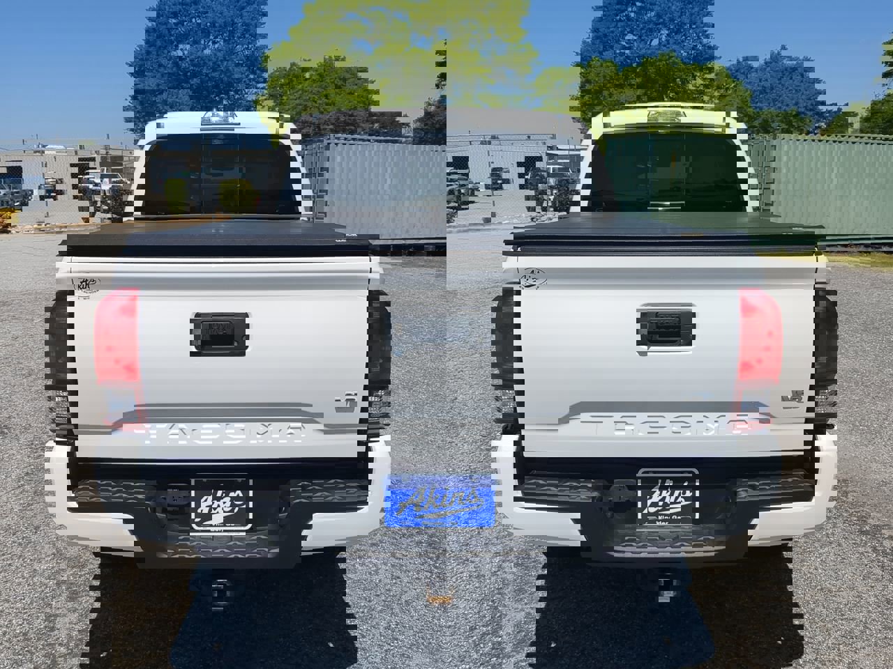 Used 2022 Toyota Tacoma SR5 w/ Technology Package RWD image 3