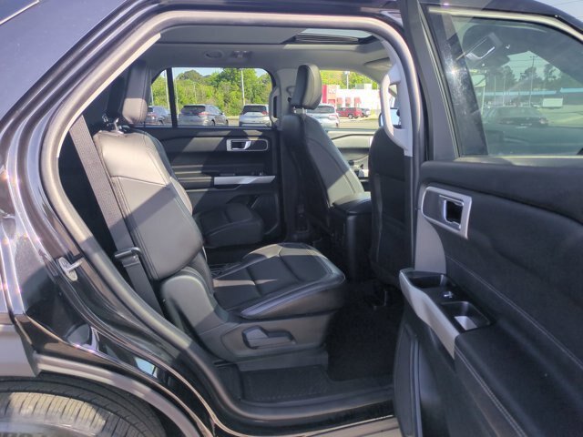 Certified 2022 Ford Explorer XLT w/ Equipment Group 202A AWD/4WD image 35