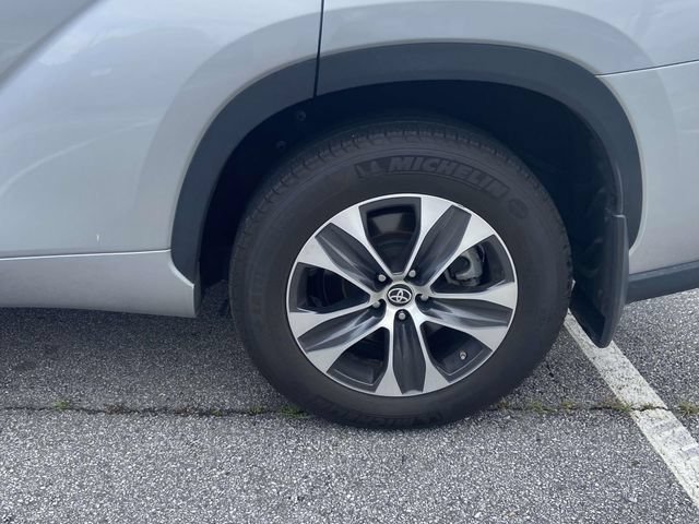 Used 2020 Toyota Highlander XLE FWD image 9