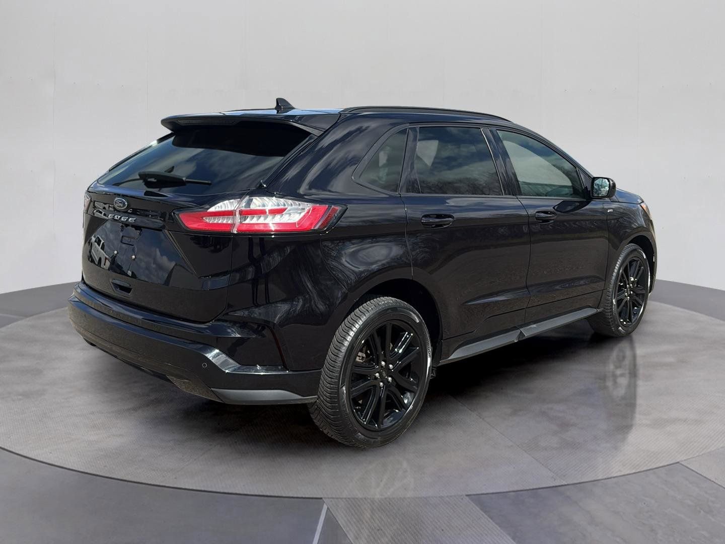 Certified 2022 Ford Edge ST-Line AWD/4WD image 5