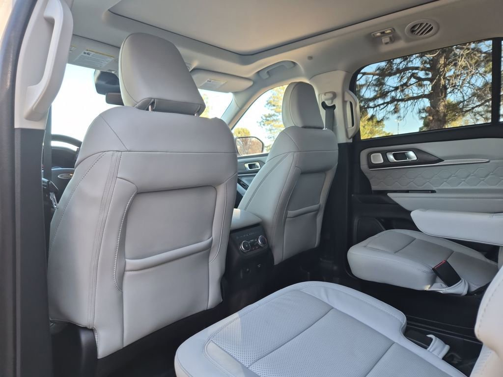 Certified 2025 Ford Explorer Platinum w/ LUX Leather Package image 22