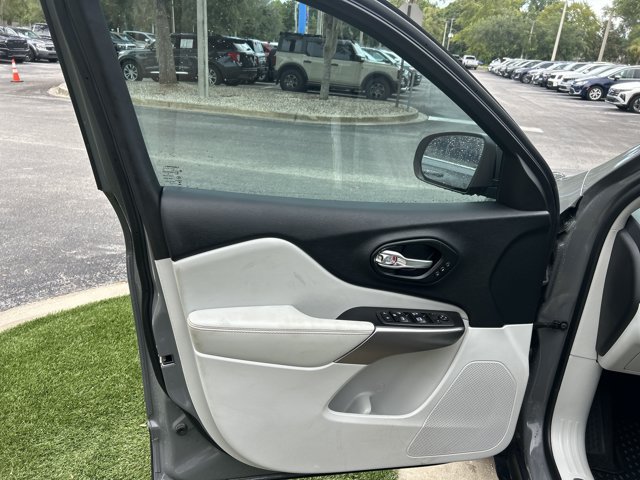 Used 2021 Jeep Cherokee Limited w/ Elite Package FWD image 9
