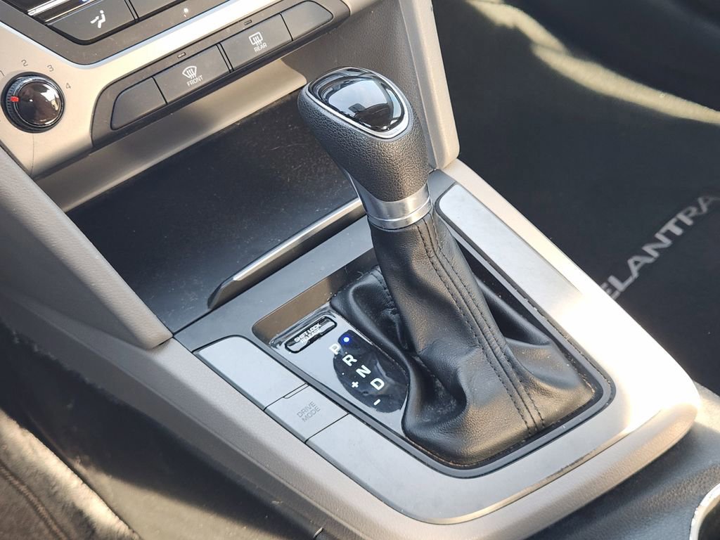 Used 2017 Hyundai Elantra SE image 20
