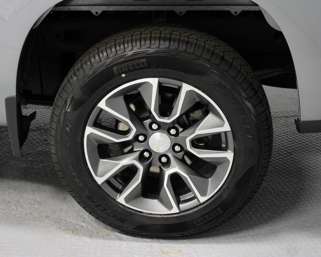 Used 2023 Chevrolet Silverado 1500 LT AWD/4WD image 18
