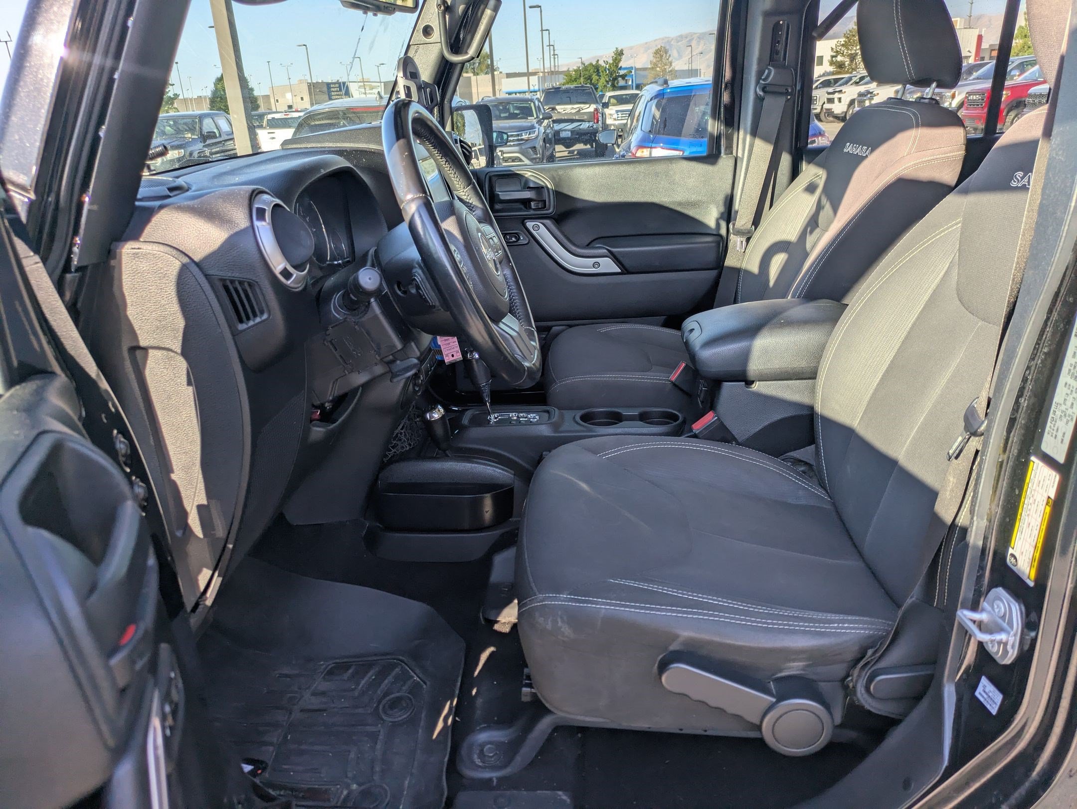 Used 2017 Jeep Wrangler Unlimited Sahara w/ Connectivity Group AWD/4WD image 17