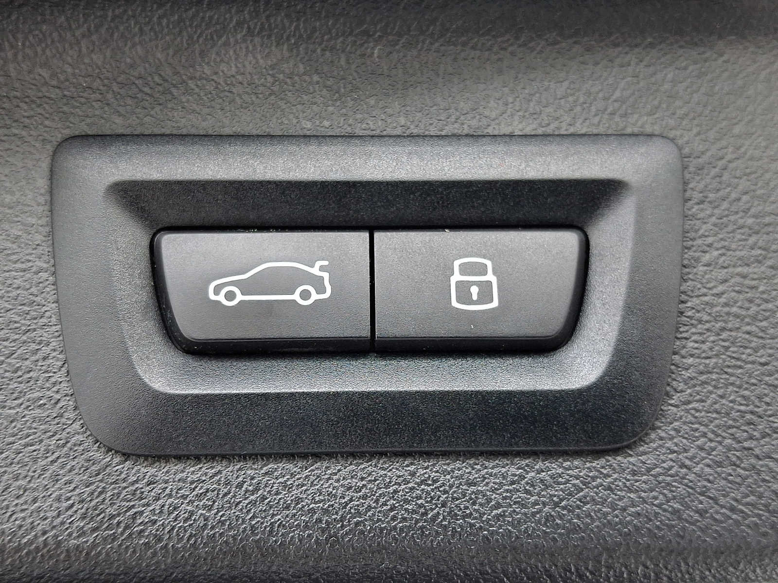 Used 2025 BMW X7 M60i AWD/4WD image 33