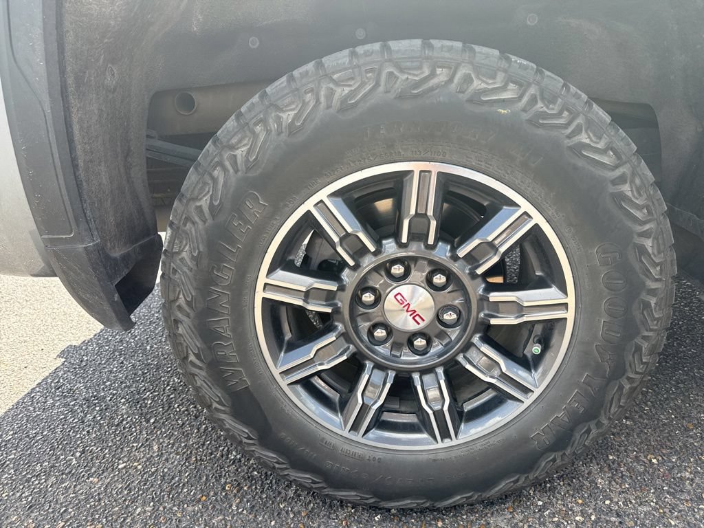 Used 2024 GMC Sierra 1500 AT4 w/ Technology Package AWD/4WD image 11