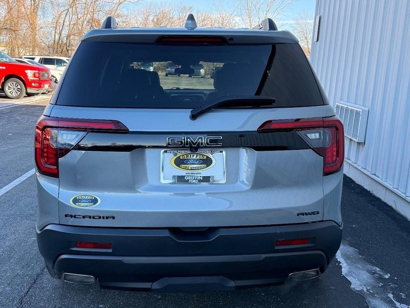 Used 2023 GMC Acadia SLT w/ Elevation Edition image 4
