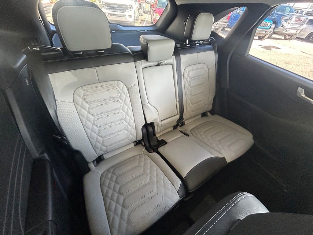 Certified 2024 Ford Escape SE w/ PHEV Premium Package FWD image 32