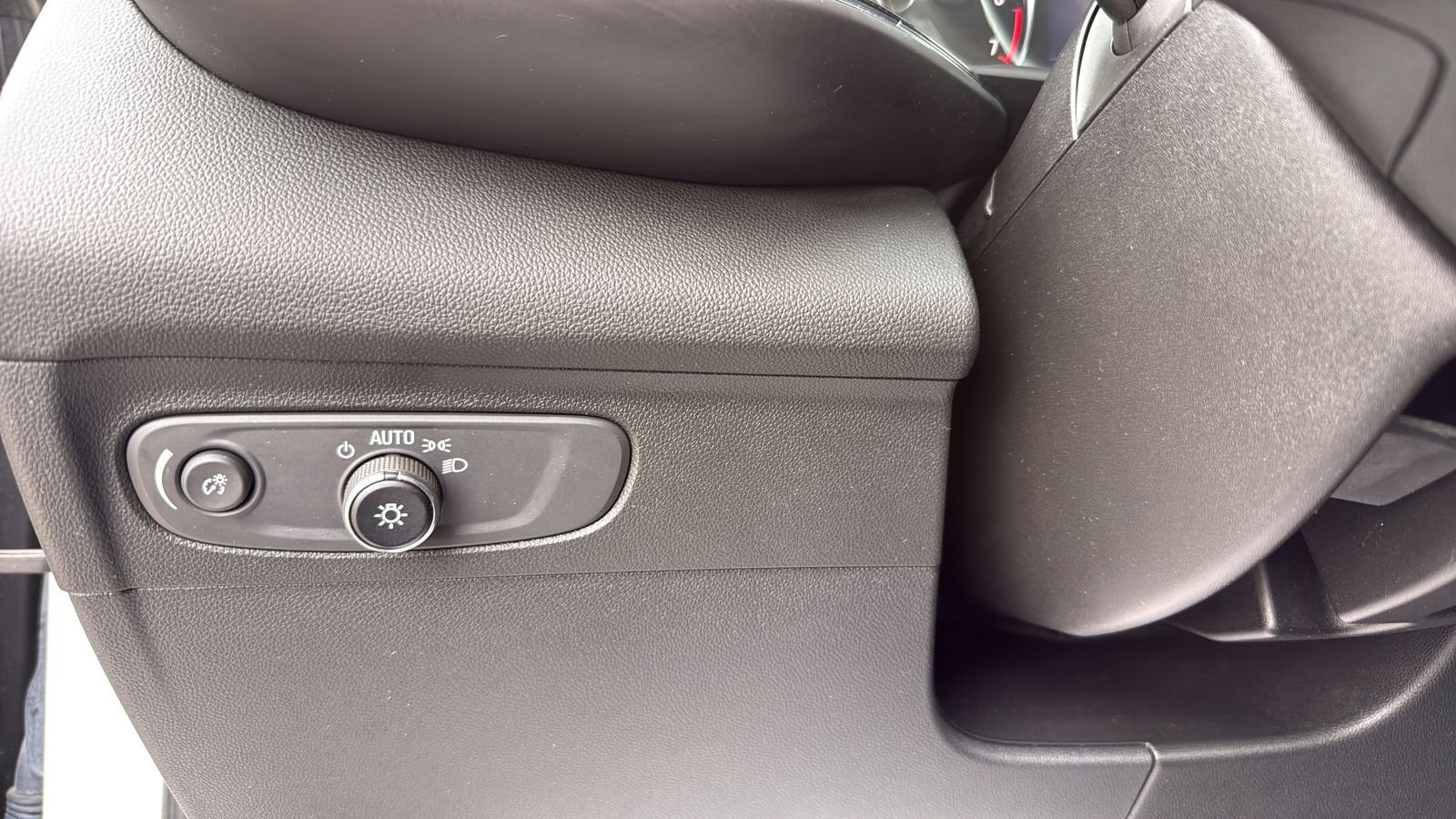 Used 2023 Buick Envision Preferred FWD image 17