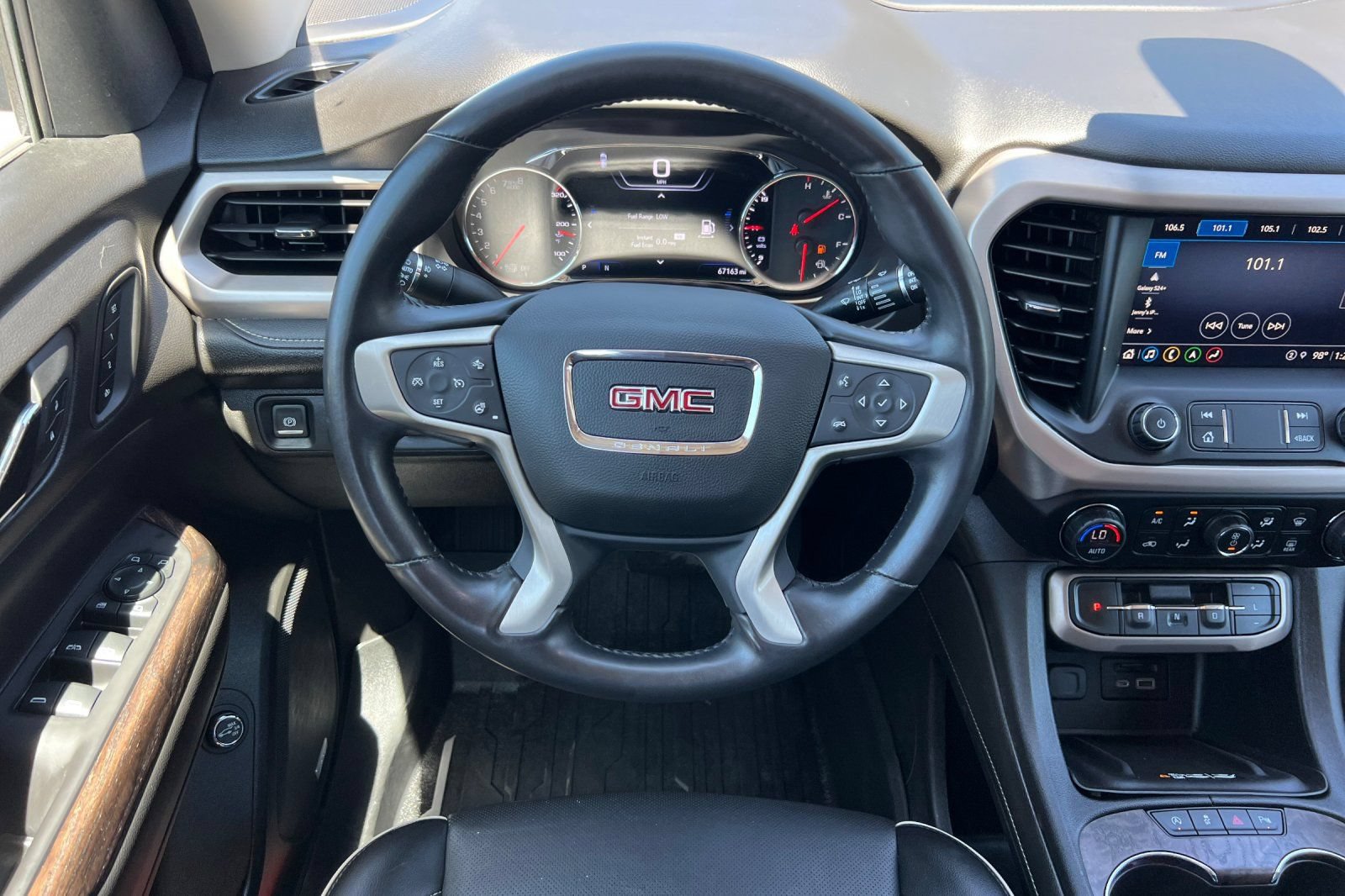 Used 2021 GMC Acadia Denali w/ Denali Ultimate Package AWD/4WD image 15