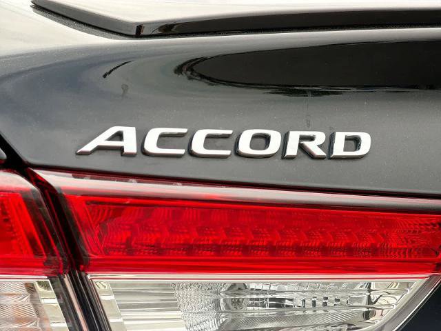 Used 2018 Honda Accord Sport image 13