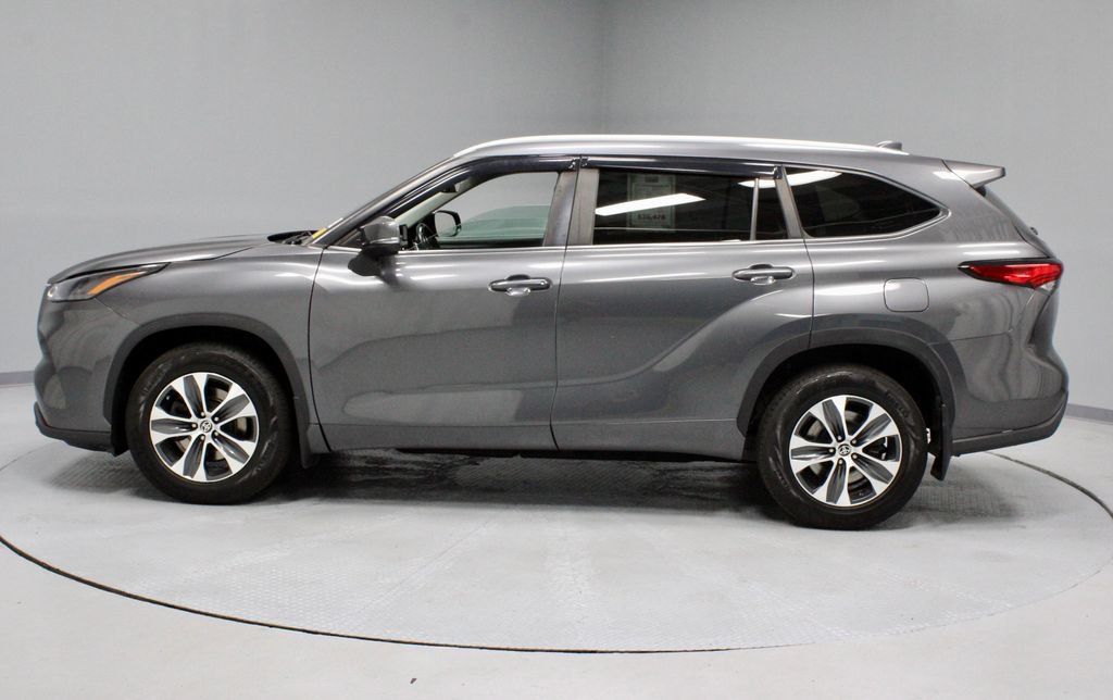 Used 2023 Toyota Highlander AWD image 7