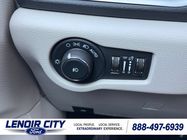 Used 2024 Chrysler Pacifica Touring-L FWD image 19