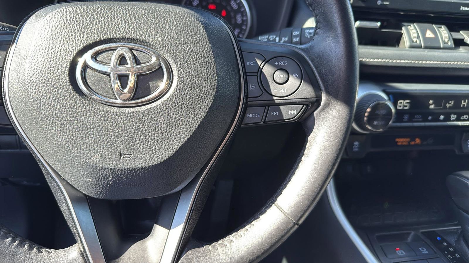 Used 2021 Toyota RAV4 XLE Premium image 16