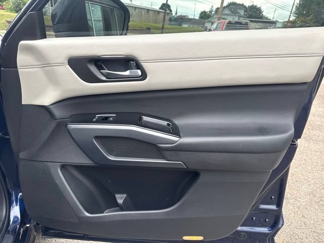 Used 2022 Nissan Pathfinder SL w/ Cargo Package AWD/4WD image 28