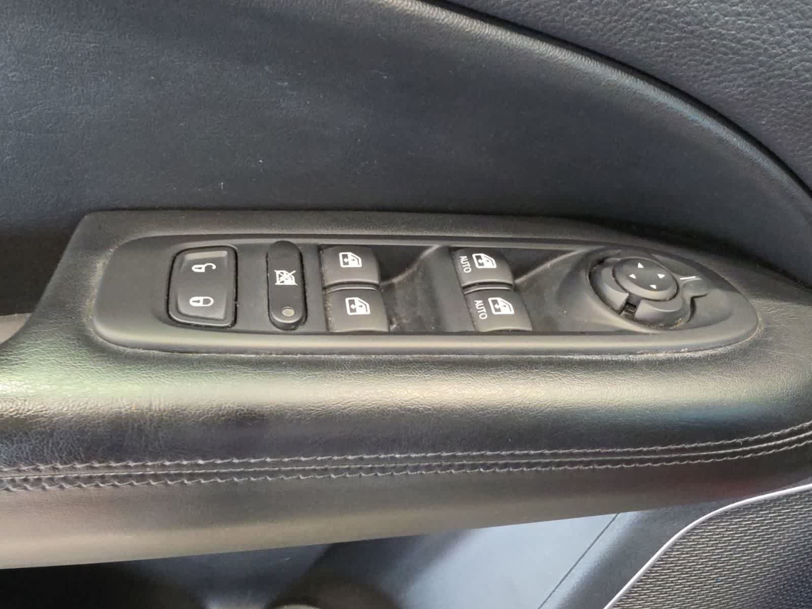 Used 2021 Jeep Compass Latitude w/ Sun and Sound Group AWD/4WD image 19
