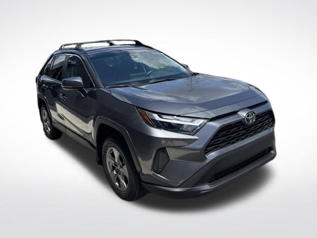 Used 2025 Toyota RAV4 XLE AWD/4WD image 4