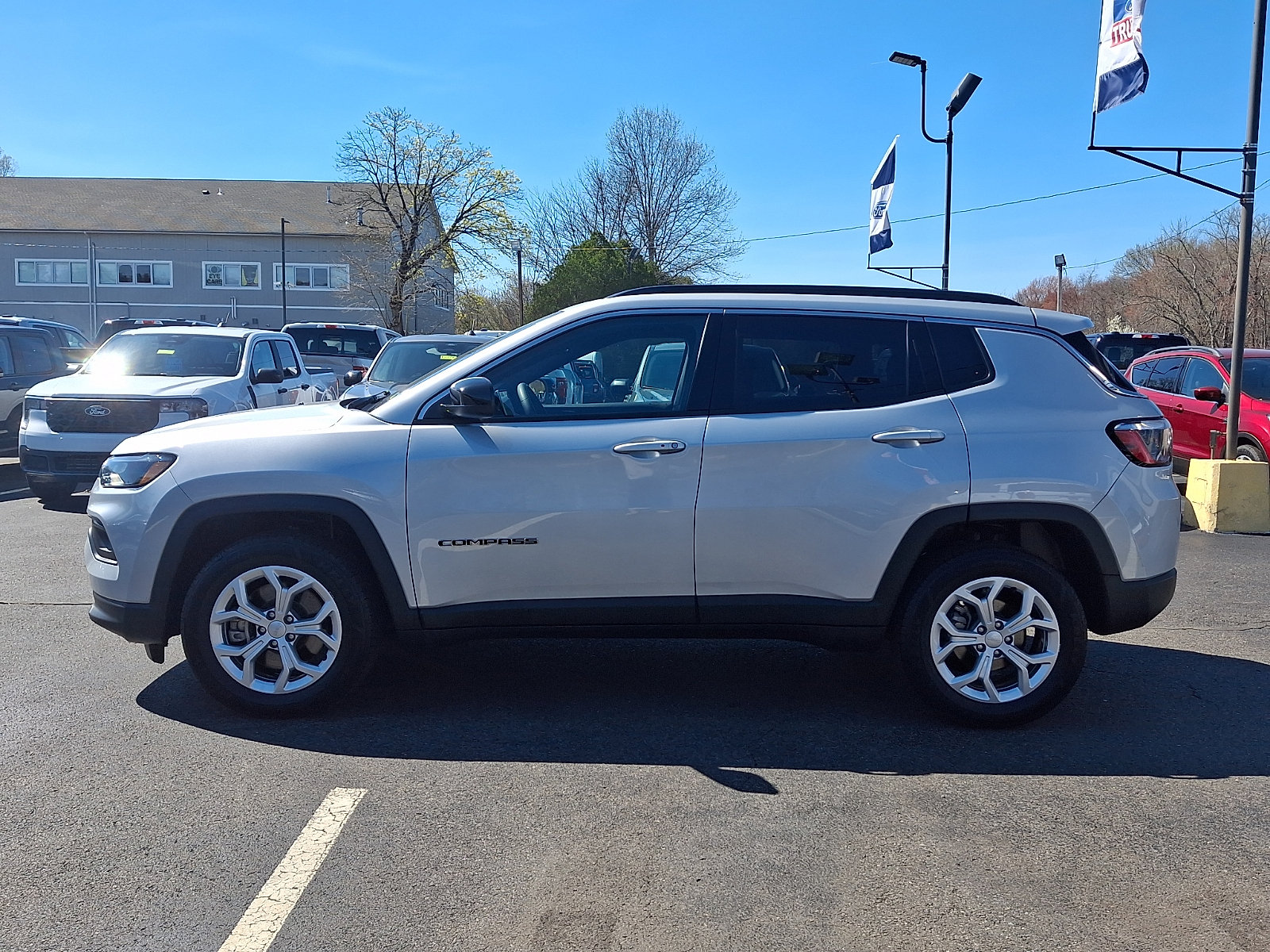 Used 2024 Jeep Compass Latitude AWD/4WD image 4