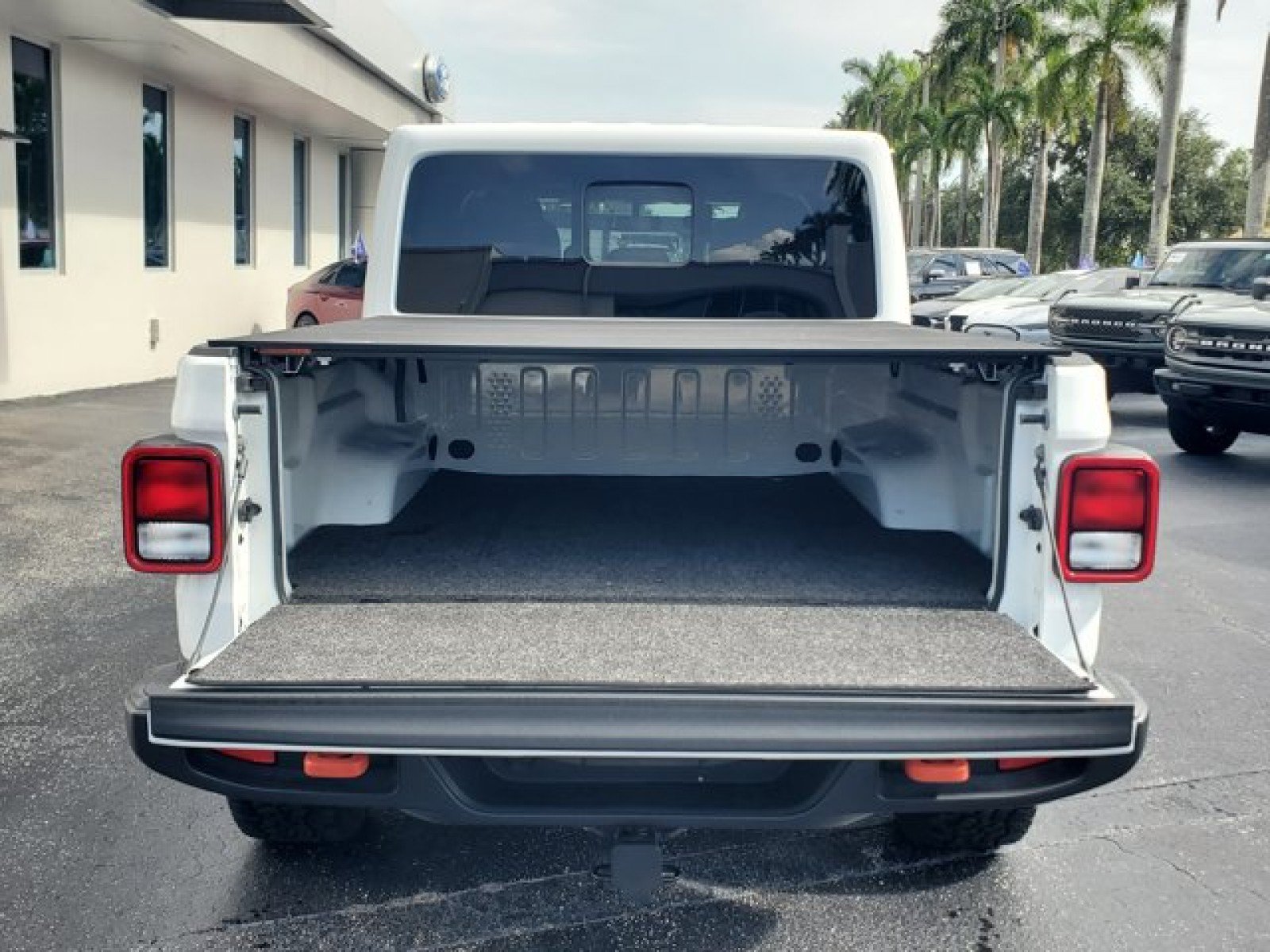Used 2023 Jeep Gladiator Mojave w/ Cold Weather Group AWD/4WD image 8