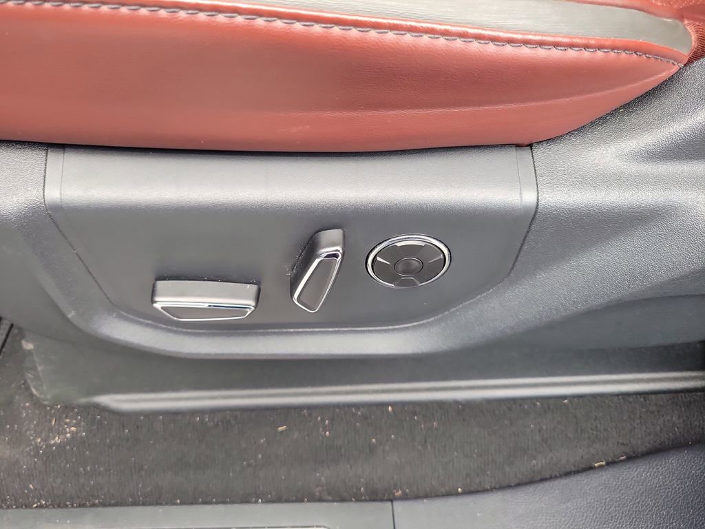 Certified 2022 Ford F350 Platinum w/ FX4 Off-Road Package image 14