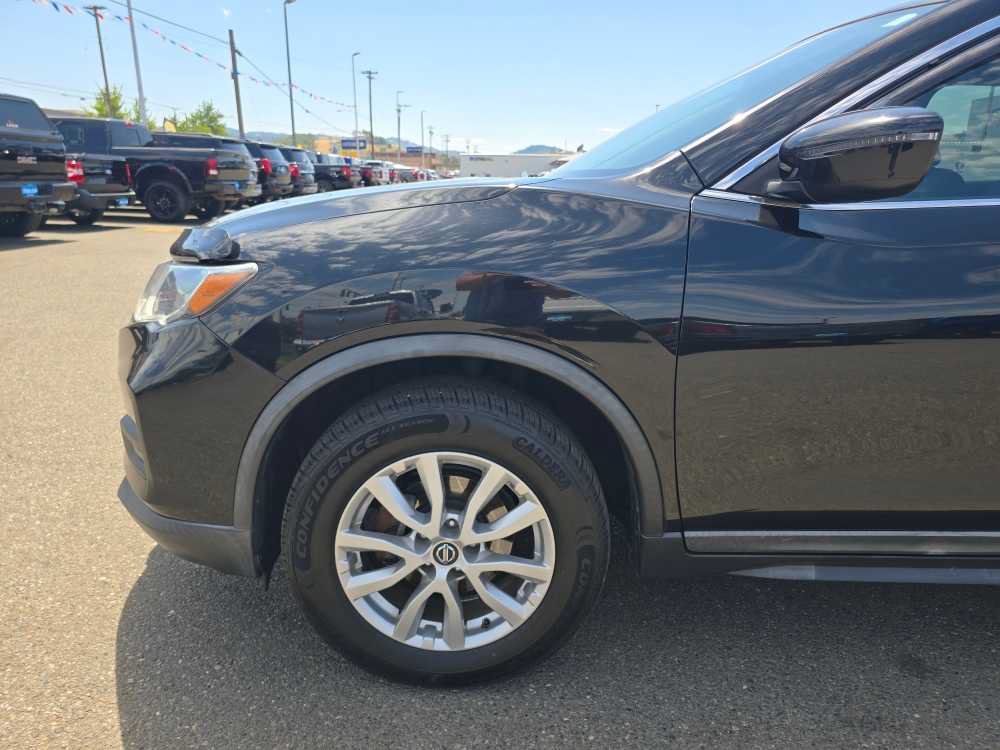 Used 2018 Nissan Rogue SV AWD/4WD image 18