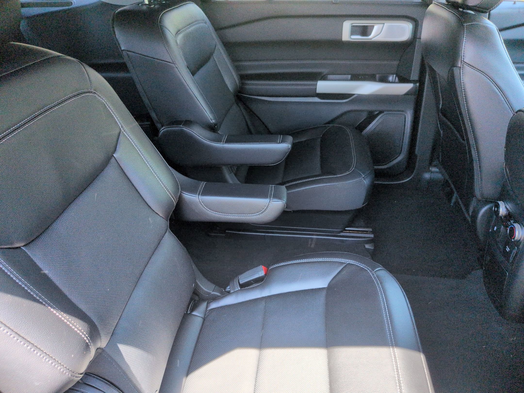 Certified 2023 Ford Explorer Limited w/ Limited Technology Package RWD image 35