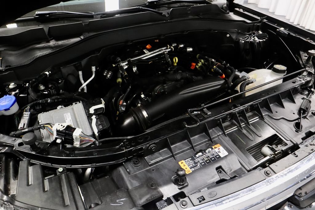 Certified 2025 Ford Explorer Active AWD/4WD image 17
