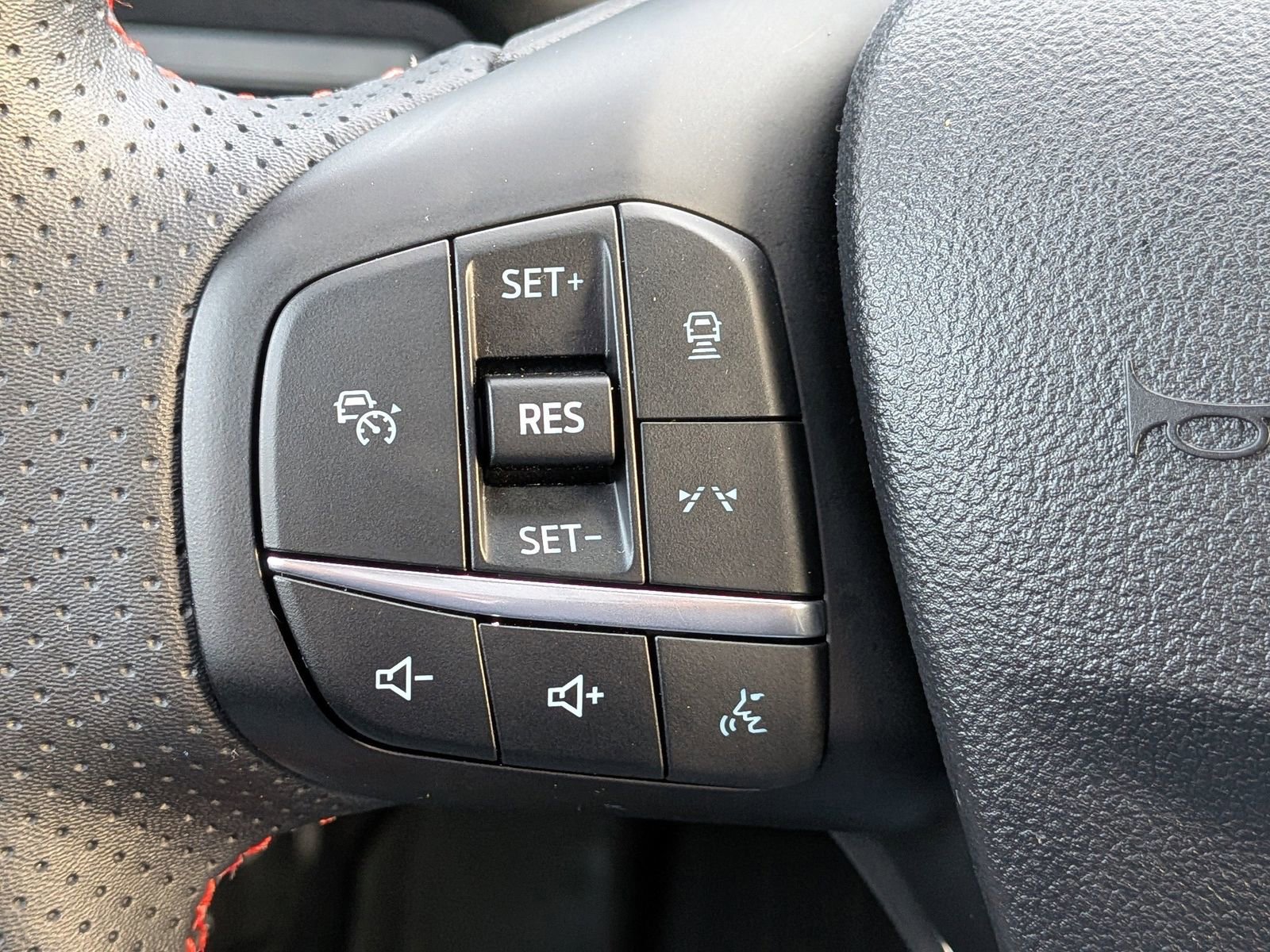 Certified 2025 Ford Escape ST-Line w/ Equipment Group 301A image 27