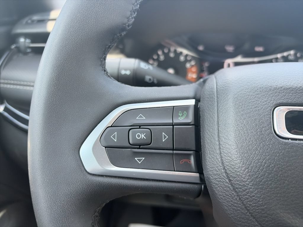Used 2024 Jeep Compass Latitude w/ Convenience Group AWD/4WD image 20