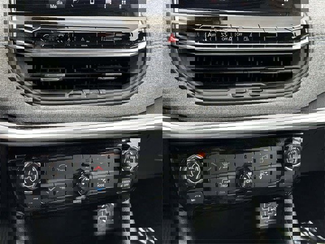 Used 2024 Jeep Compass Latitude image 11