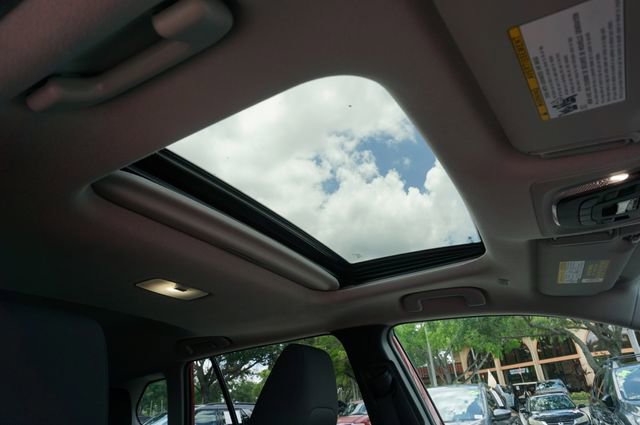 Used 2022 Toyota Corolla Cross LE w/ Moonroof Package FWD image 8