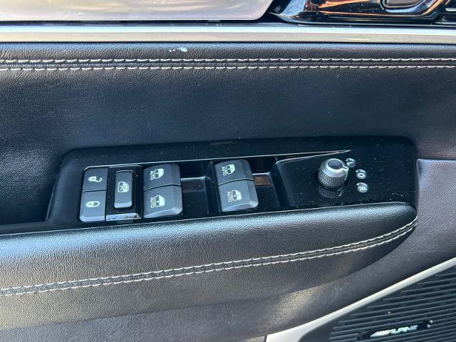 Used 2024 Jeep Wagoneer L Series III w/ Flexible Seating Group AWD/4WD image 13