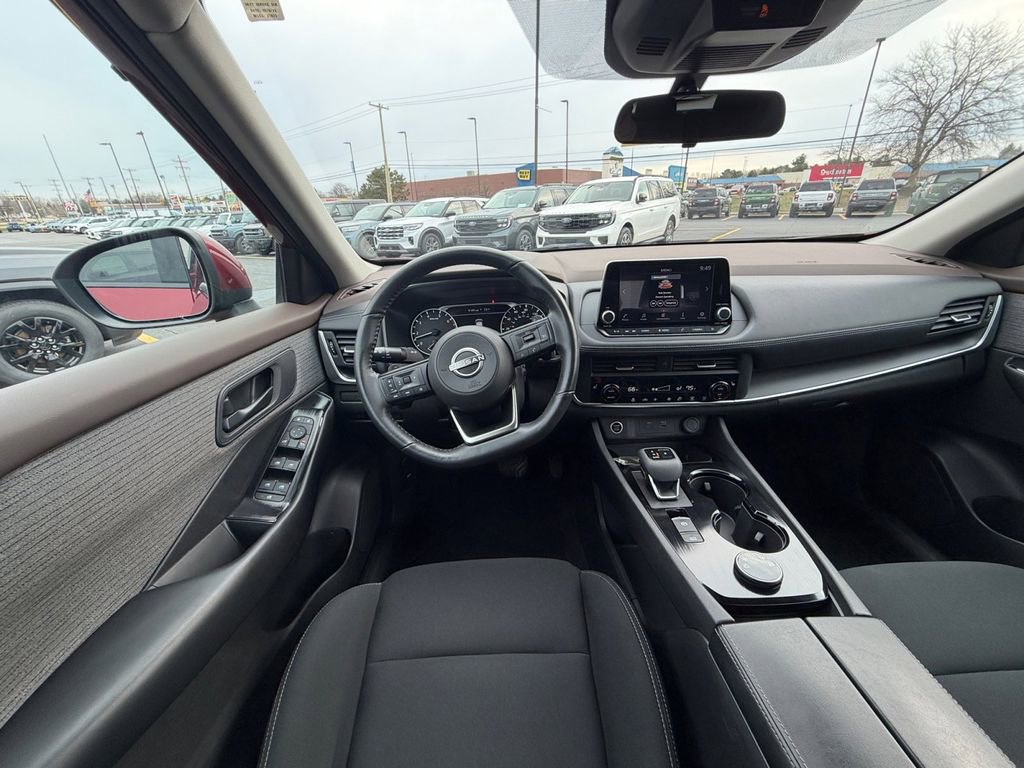 Used 2023 Nissan Rogue S image 9